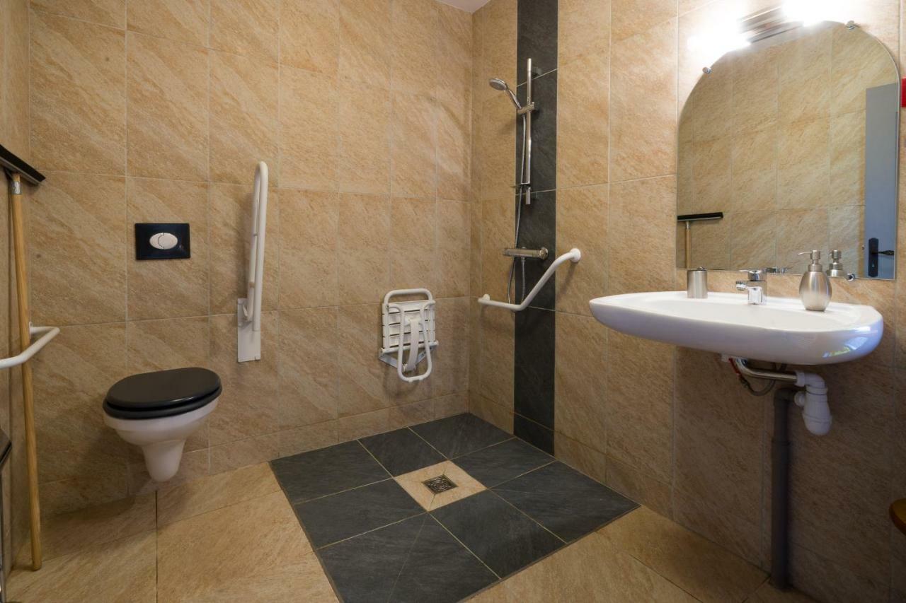 "Il Etait Une Soie..." Otel Saint-Vincent-de-Barres Dış mekan fotoğraf